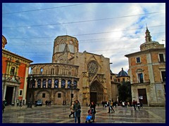 Plaza de la Virgen (Placa de la Verge), towards the cathedral